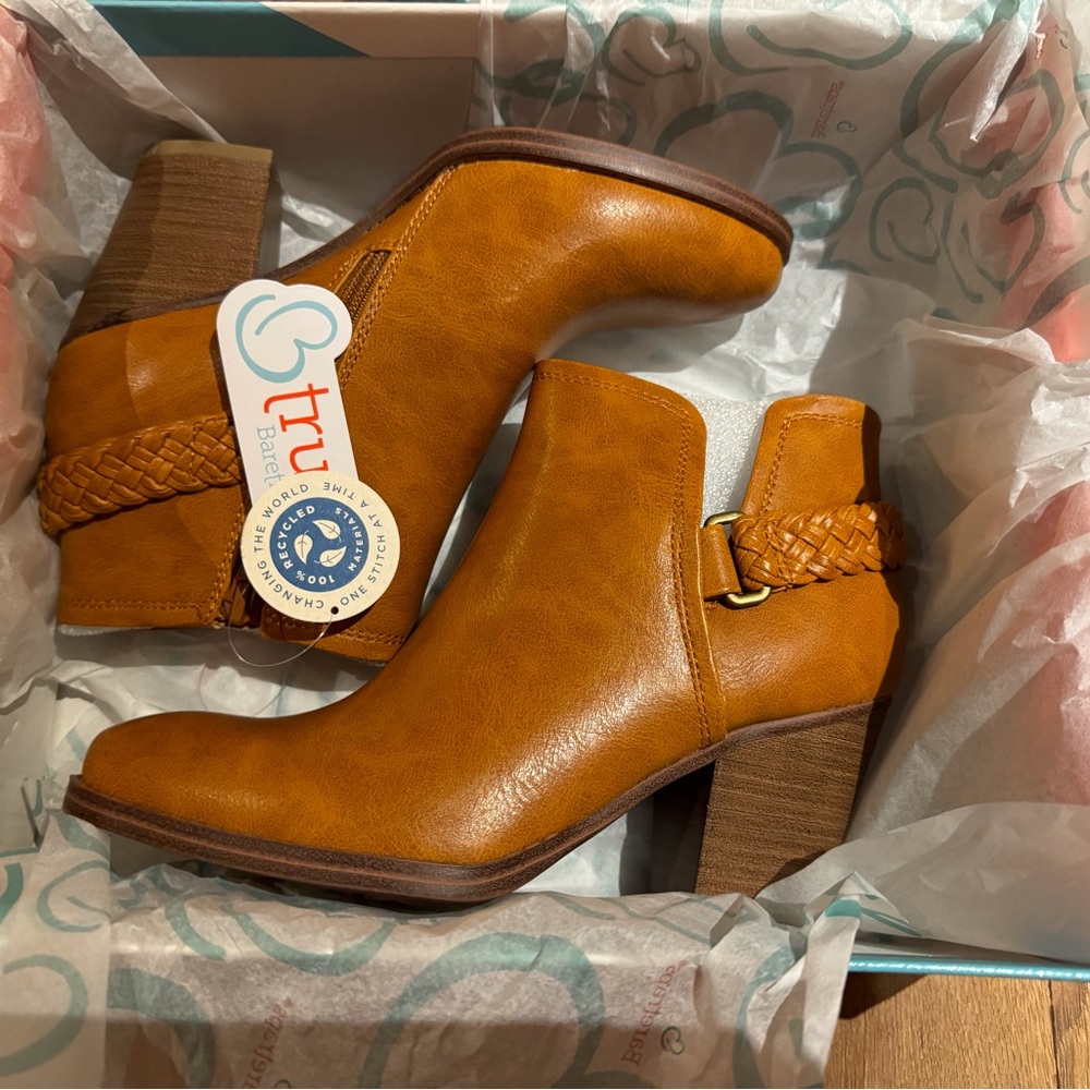 BARE TRAPS CHARLOTTE CHESTNUT COLOR  BOOTIE